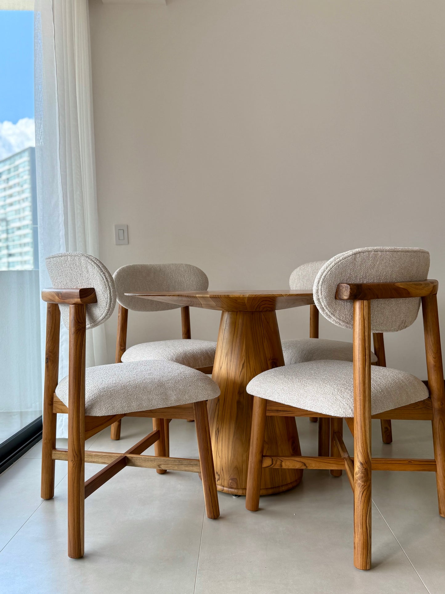 Set de Comedor Cóbano – Elegancia y Convivencia en Tu Hogar