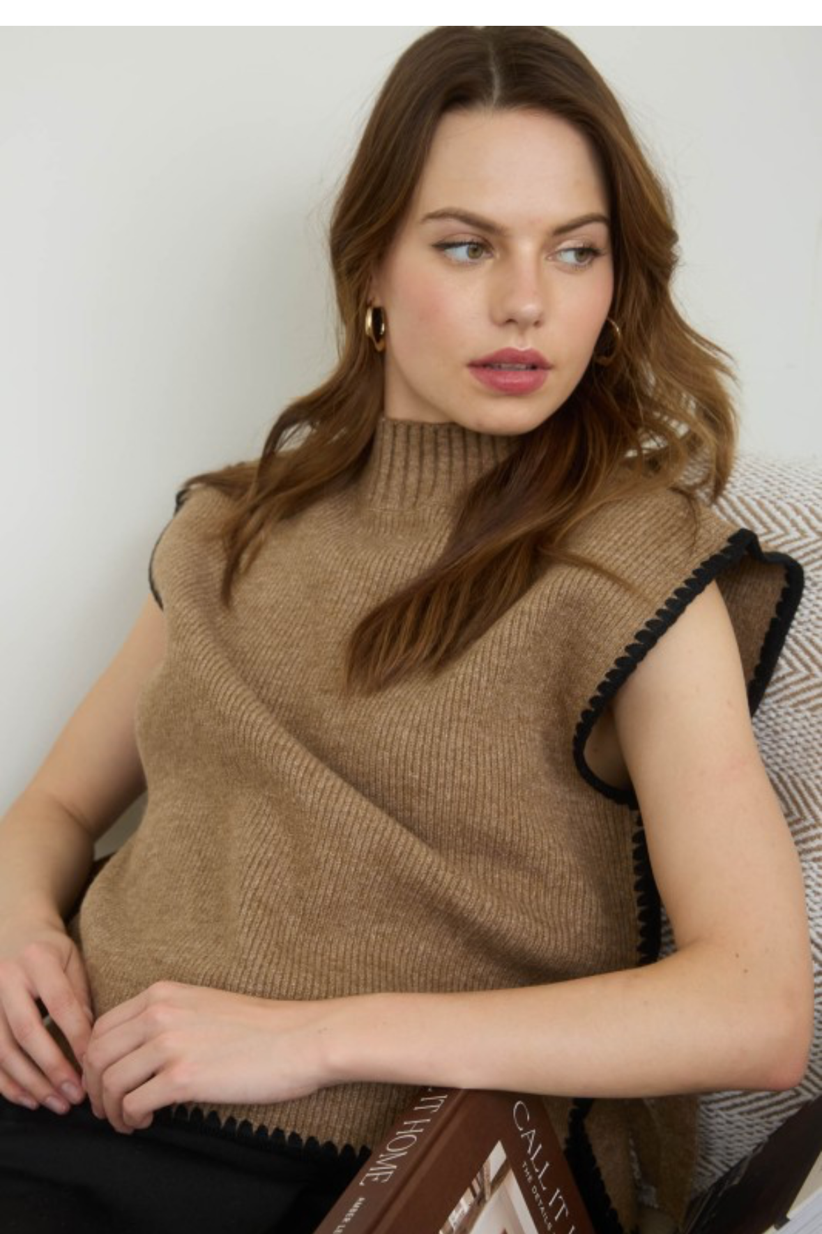 CHALECO CON LAZO LATERAL CAFÉ