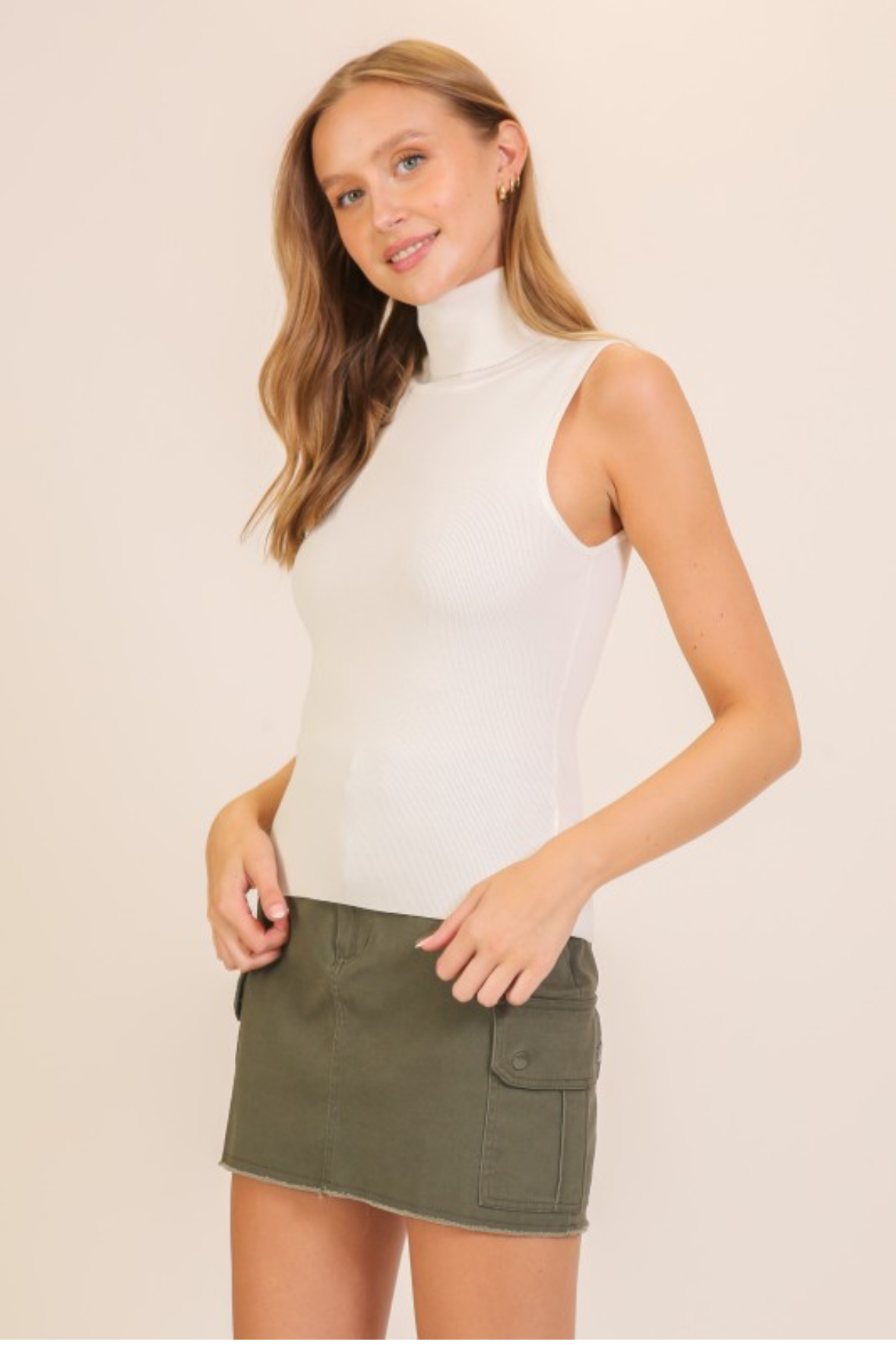 BLUSA BLANCA CUELLO DE TORTUGA