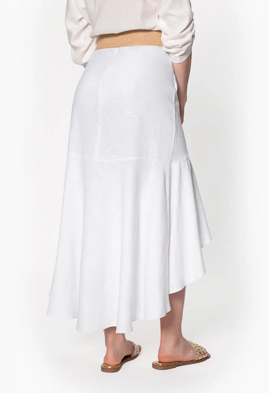 Falda Midi de Lino Blanca – Frescura y Movimiento Asimétrico