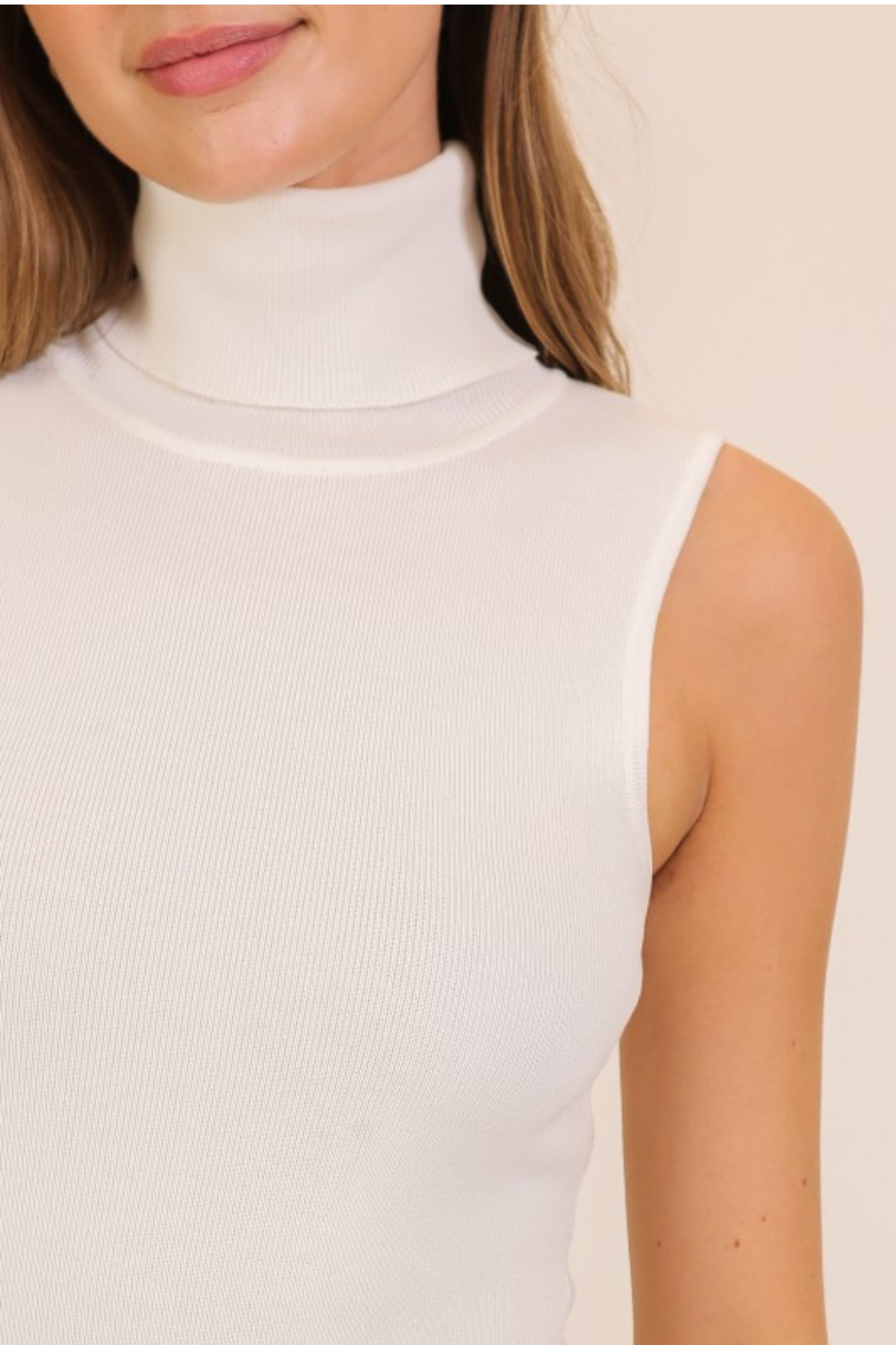 BLUSA BLANCA CUELLO DE TORTUGA