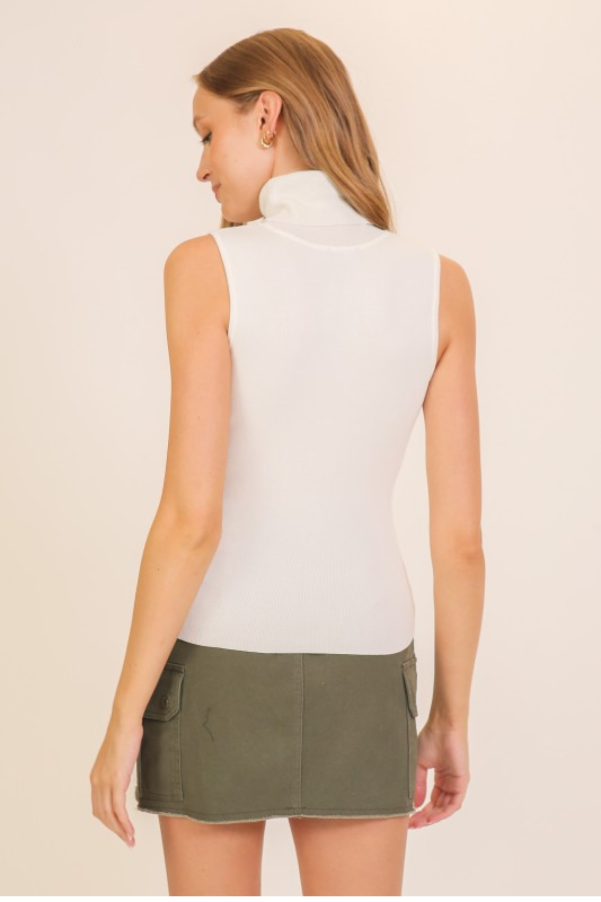 BLUSA BLANCA CUELLO DE TORTUGA