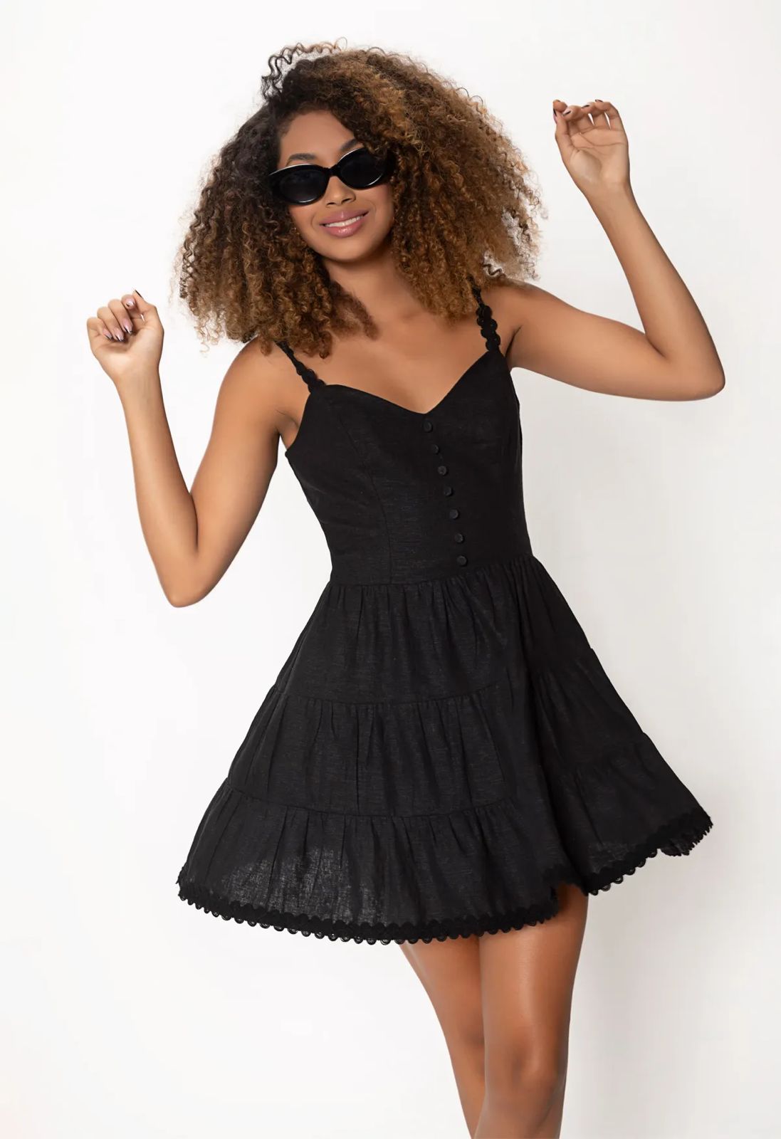 Vestido de Lino Negro – Frescura Versátil y Chic Atemporal